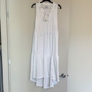 Elegant White Sleeveless Nightgown